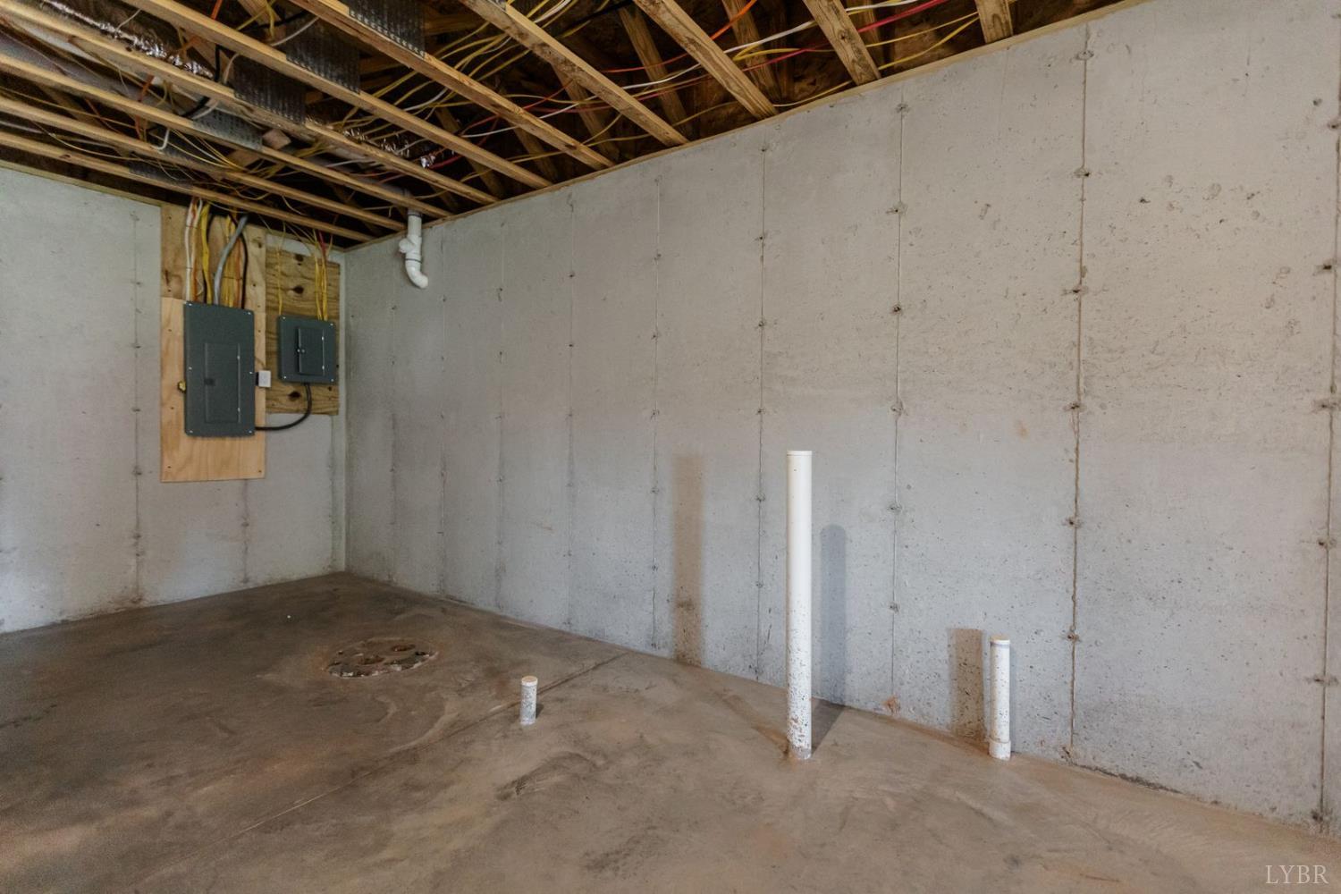 9740 Oakville Road Gladstone, VA 24553 - Photo 65 of 75 a view of an empty room