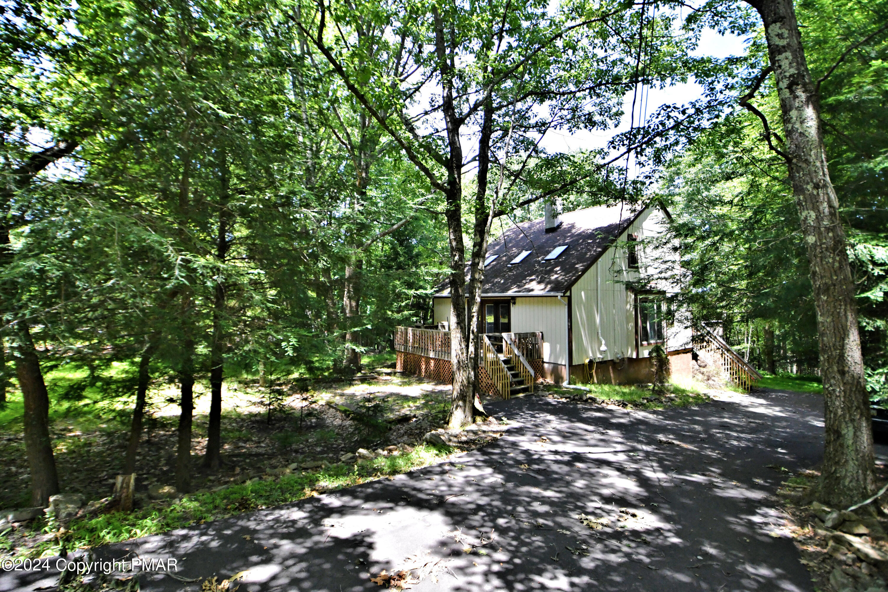 161 Brier Crest Road Blakeslee, PA 18610 - Photo 2 of 49 005-Brier Crest