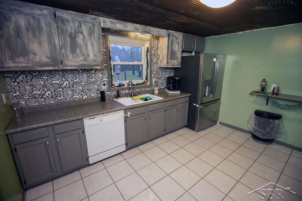 3969 West Shaffer Road Coleman, MI 48618 - Photo 10 of 35