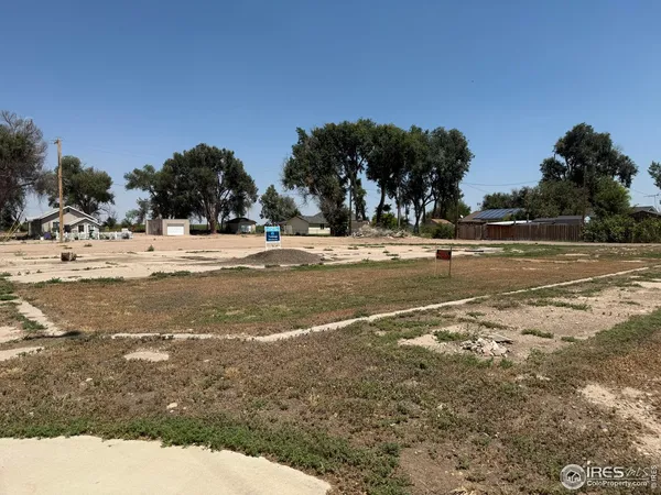 a view of a tennis court