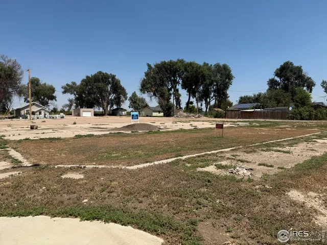 a view of a tennis court