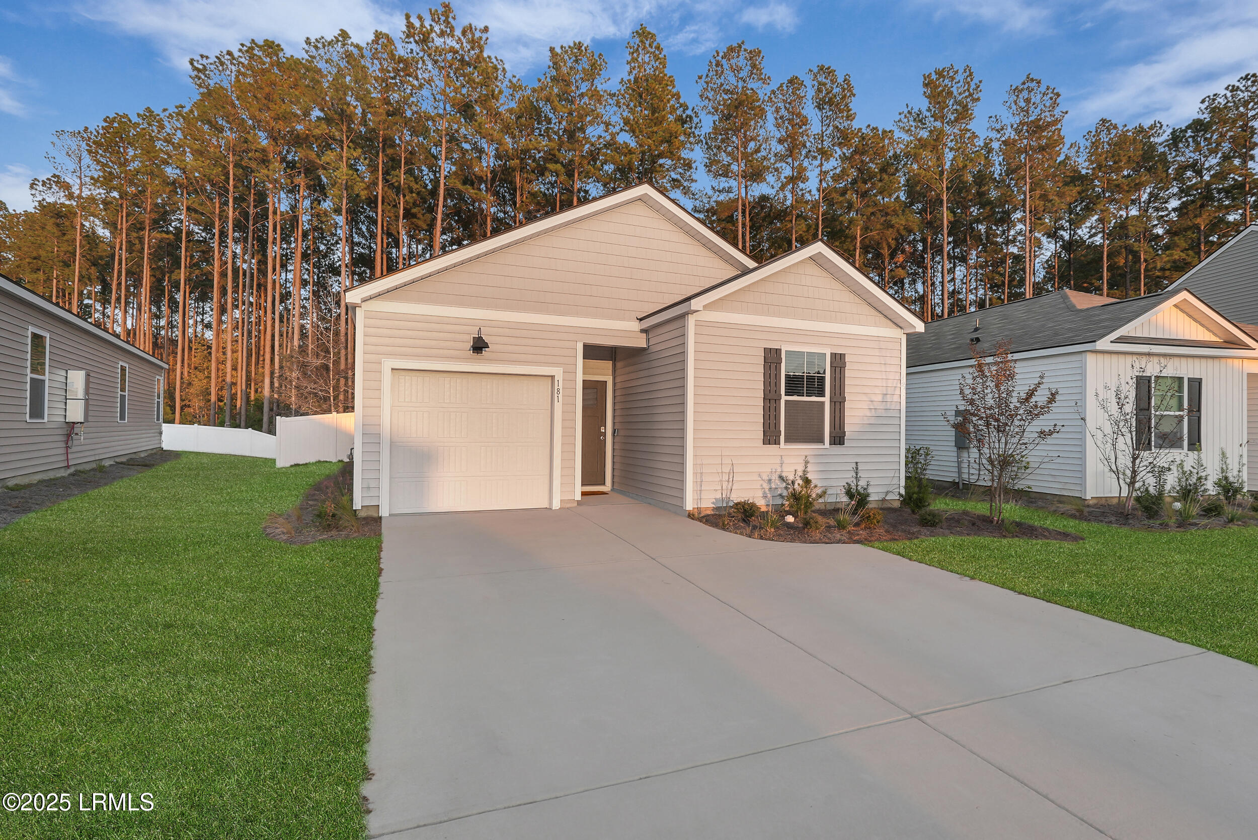 181 Holiday Street Ridgeland, SC 29936 - Photo 2 of 41 11_dsc00450-1
