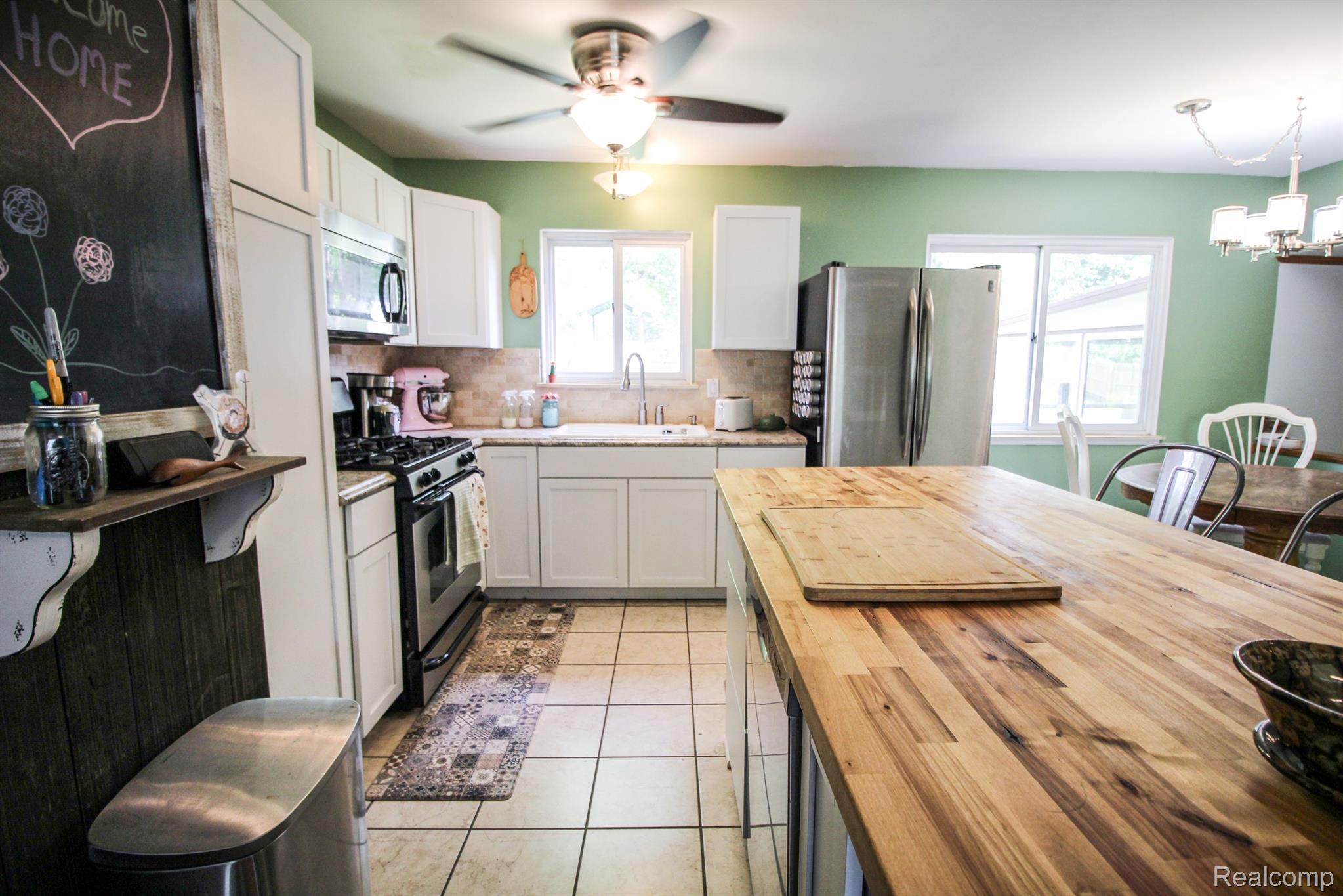 541 Spring Lane Flushing, MI 48433 - Photo 8 of 41