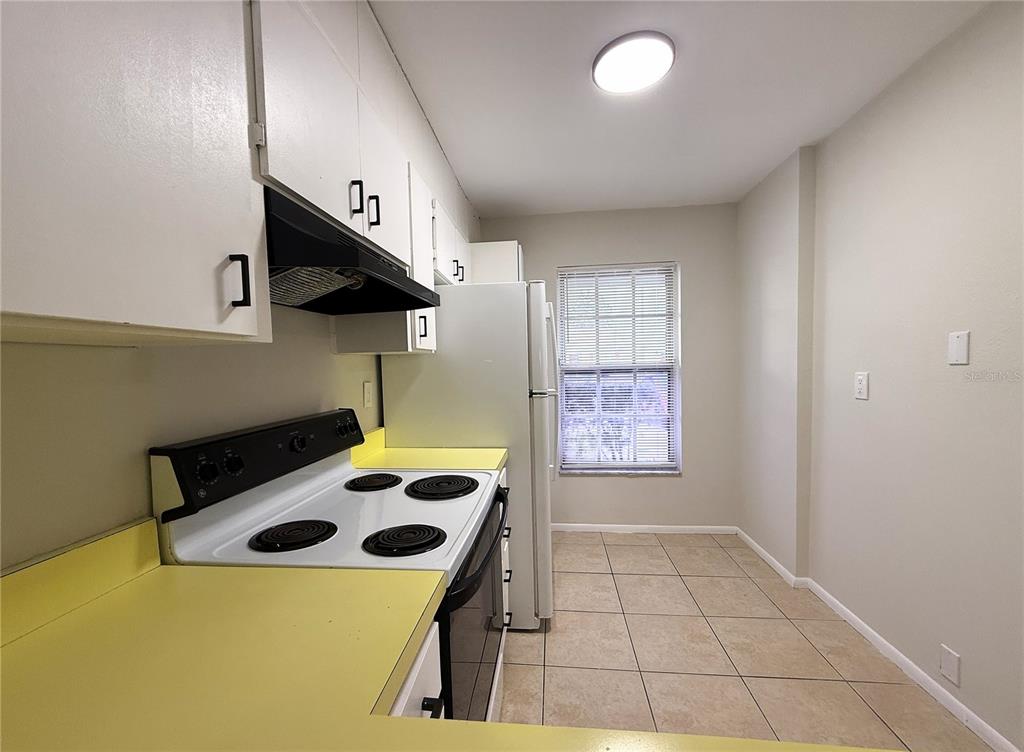 3000 Wainwright Court New Port Richey, FL 34655 - Photo 6 of 17 a kitchen that has a stove and a microwave