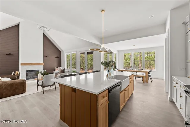 $917,695 | 150 Sugar Sand Lane, West End, NC 27376