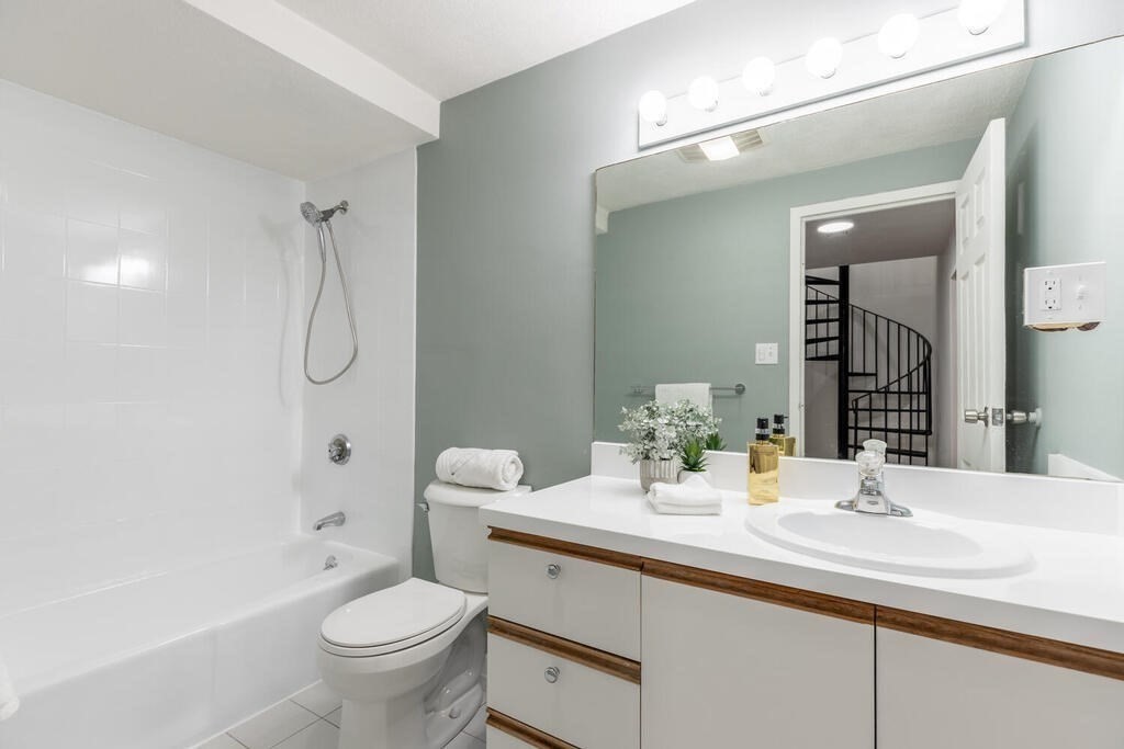 15 Ferry Street, Unit 4 Everett, MA 02149 - Photo 9 of 10