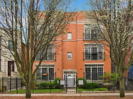$700,000 | 1945 West Erie Street, Unit 1W, Chicago, IL 60622