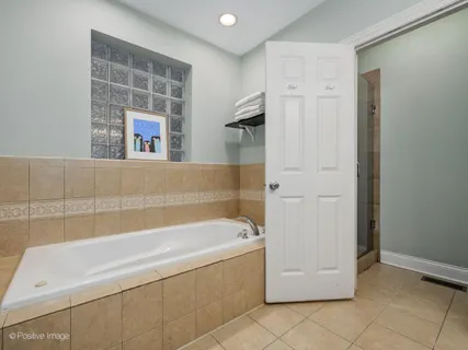$700,000 | 1945 West Erie Street, Unit 1W, Chicago, IL 60622