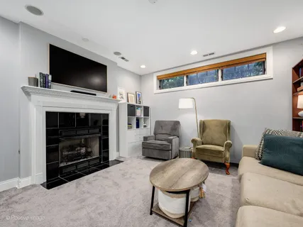 $700,000 | 1945 West Erie Street, Unit 1W, Chicago, IL 60622