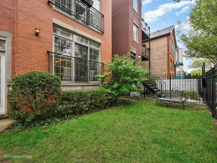 $700,000 | 1945 West Erie Street, Unit 1W, Chicago, IL 60622
