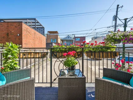 $700,000 | 1945 West Erie Street, Unit 1W, Chicago, IL 60622