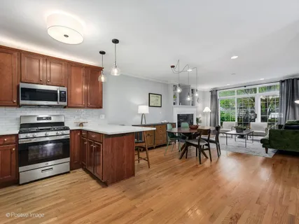 $700,000 | 1945 West Erie Street, Unit 1W, Chicago, IL 60622