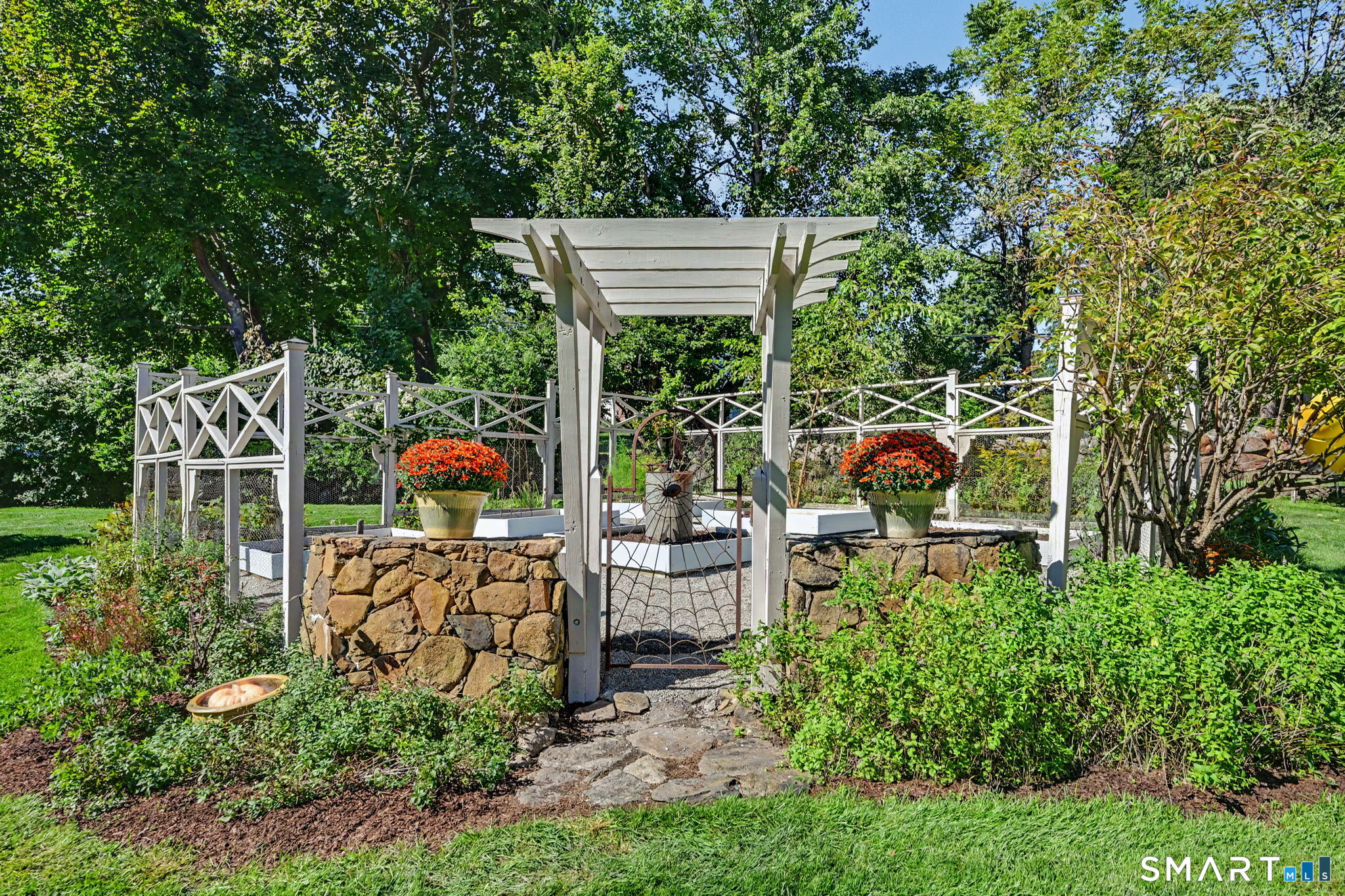143 Chestnut Hill Road Wilton, CT 06897 - Photo 38 of 40 Charming garden area.