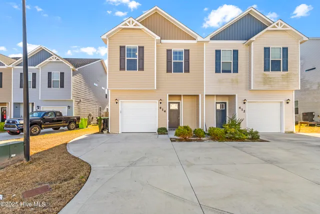 $273,900 | 414 Vandemere Court, Holly Ridge, NC 28445