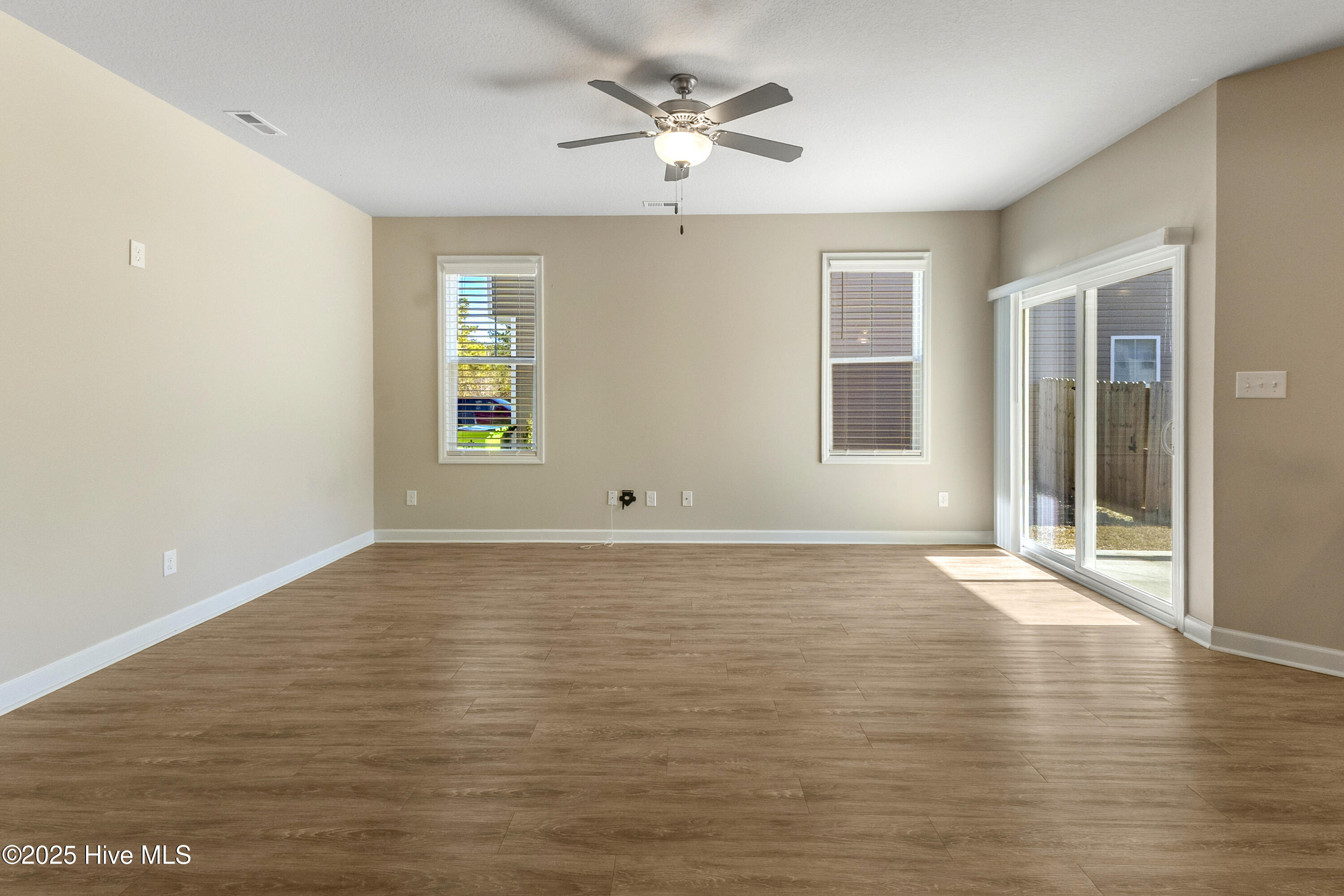 414 Vandemere Court Holly Ridge, NC 28445 - Photo 9 of 40 IMG_1522