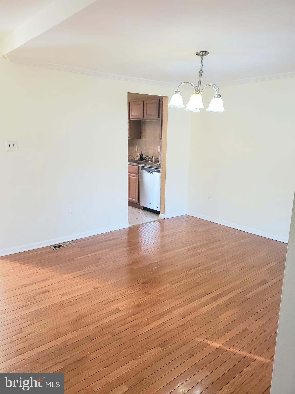7416 Pohick Road Lorton, VA 22079 - Photo 5 of 27 Gallery Image 5