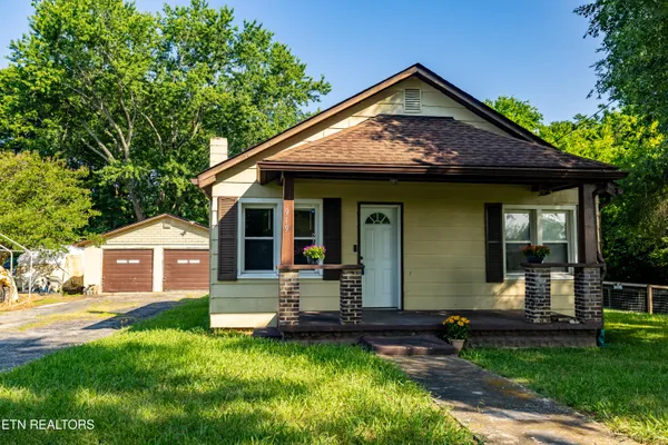 $209,900 | 919 Wallace Harris Avenue, Maryville, TN 37801