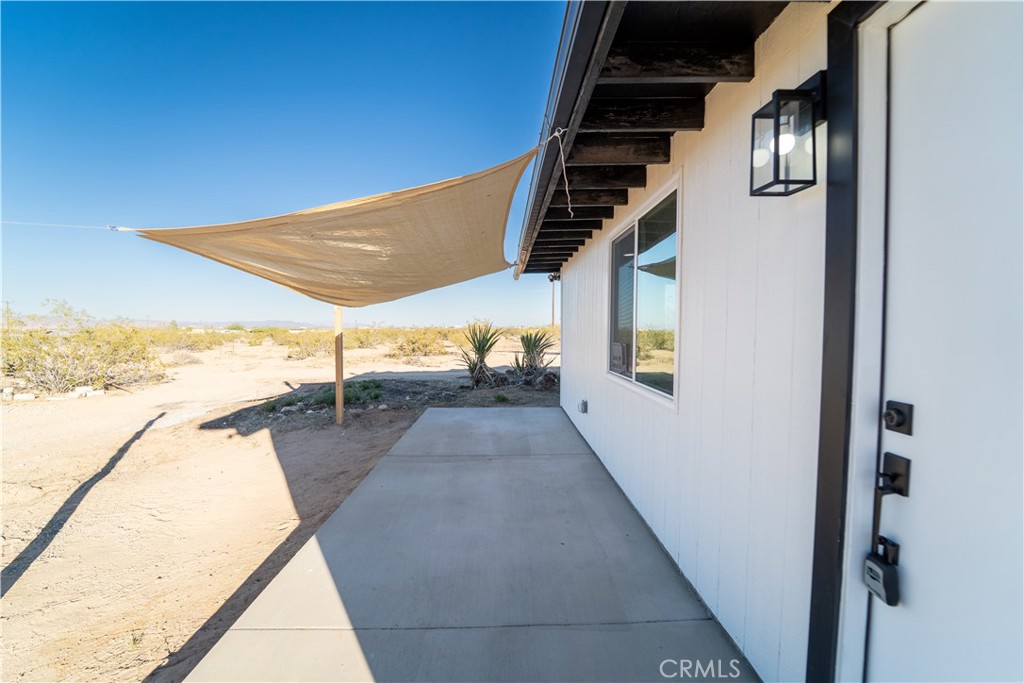 65125 Saturn Street Joshua Tree, CA 92252 - Photo 9 of 40 a view of balcony and ocean