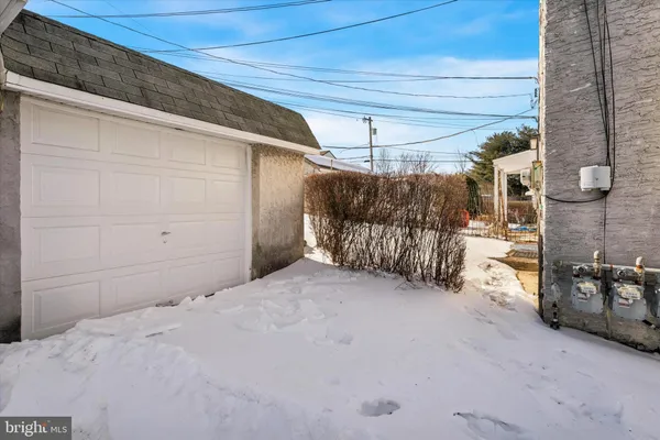 a view of a garage
