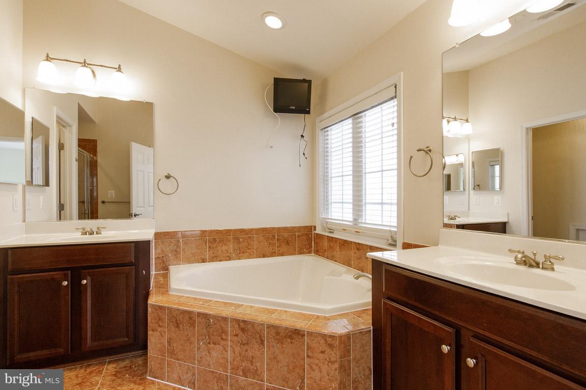 9172 Furey Road Lorton, VA 22079 - Photo 15 of 28 Bath (Master)