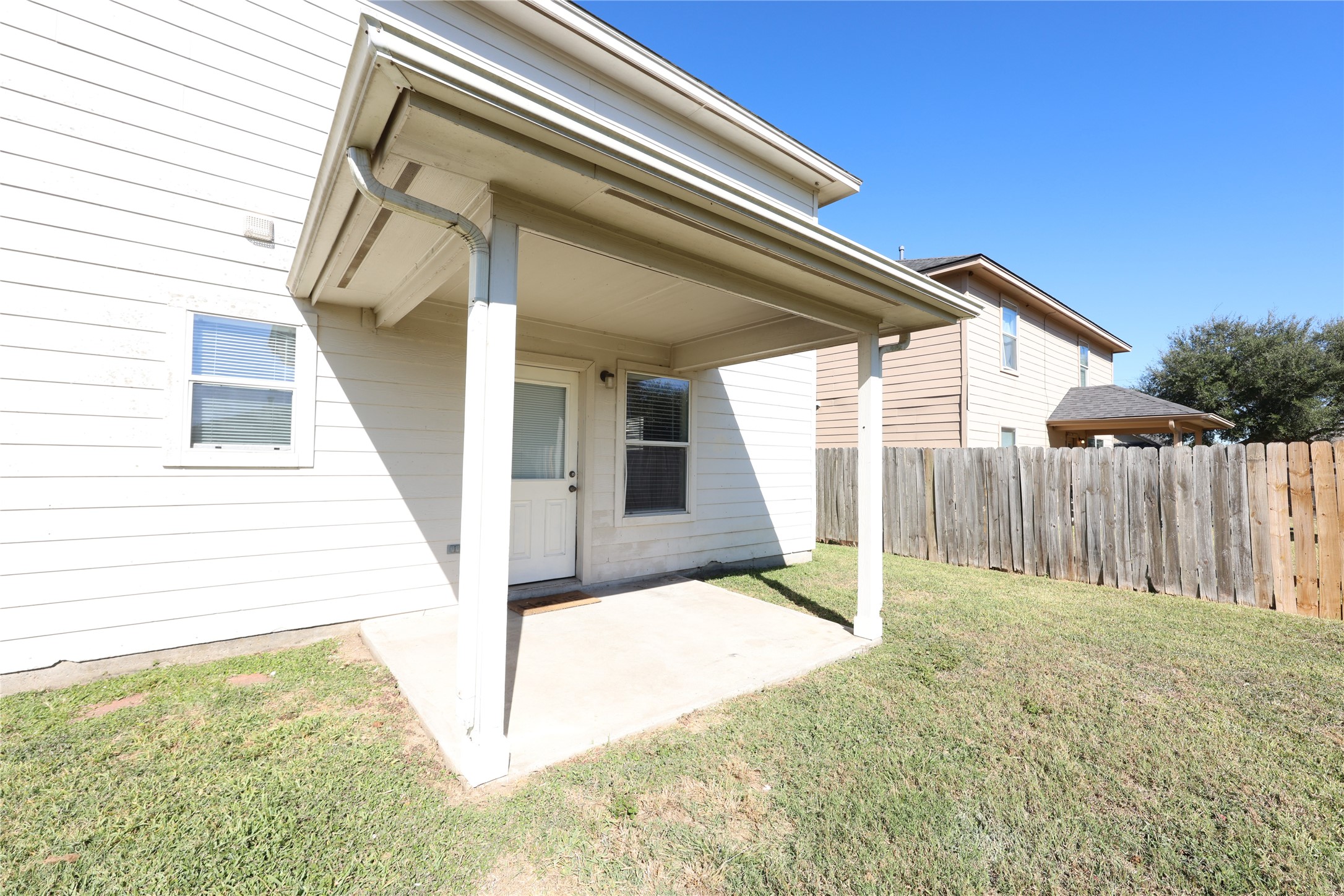 1007 Harrisburg Court Rosenberg, TX 77471 - Photo 6 of 24 a view of a backyard