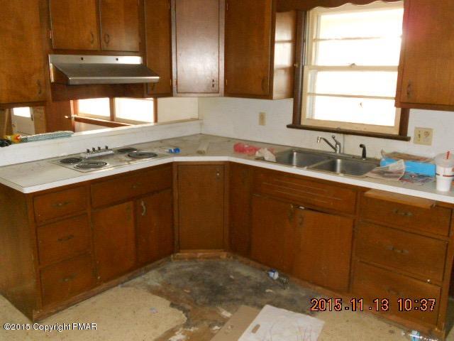 6028 Snyders Church Road Bath, PA 18014 - Photo 6 of 15 kitchen