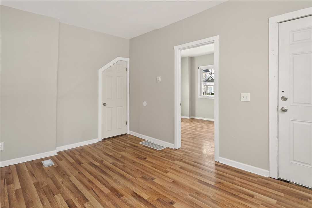 127 Conkey Avenue Rochester, NY 14621 - Photo 4 of 31