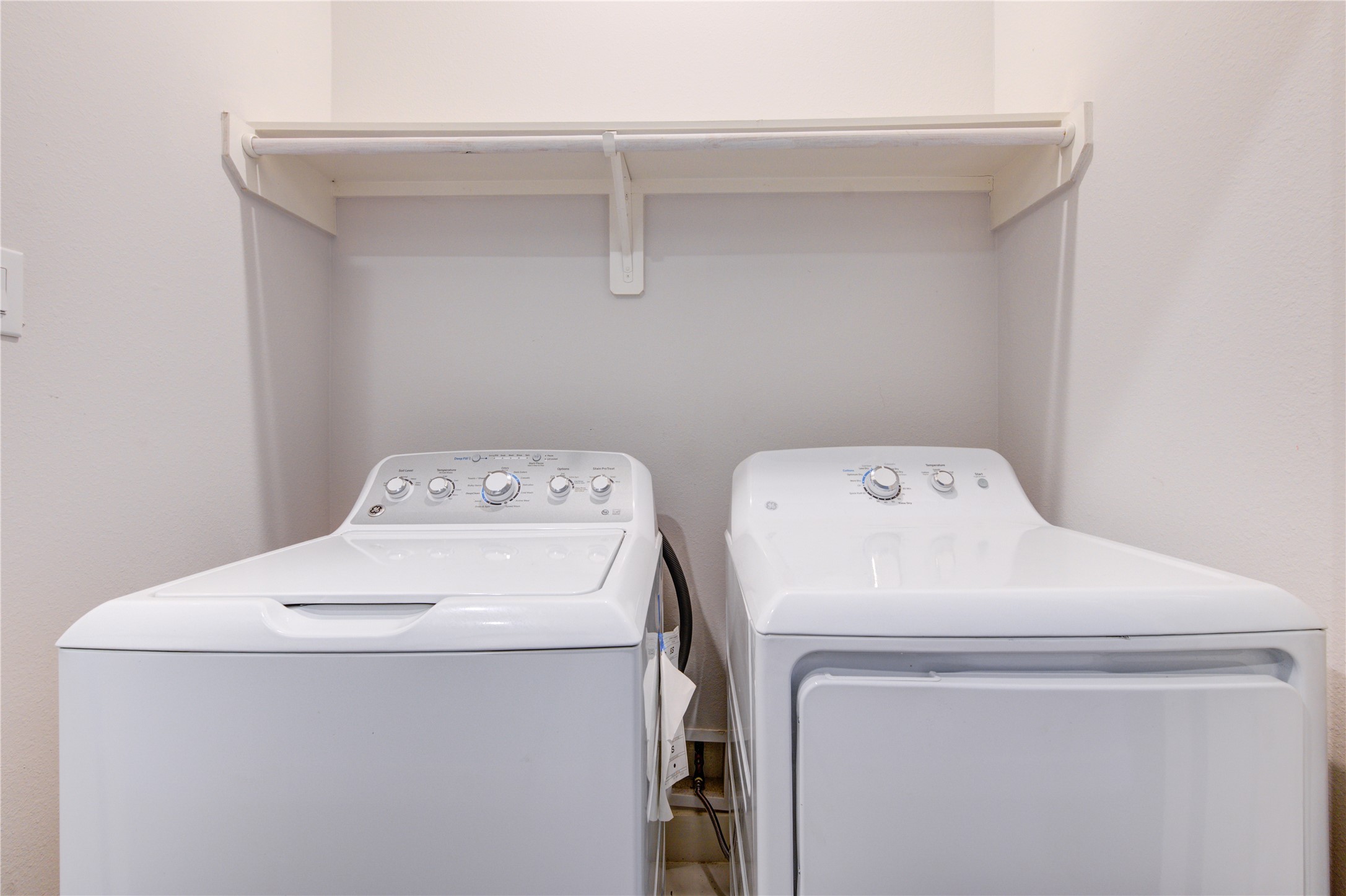847 Rachel Street, Unit G Houston, TX 77091 - Photo 27 of 42 Well-placed second-floor laundry area conveniently located near all bedrooms.