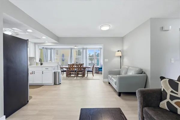 $12,600 | 301 Avenida Madera, Unit B, Sarasota, FL 34242