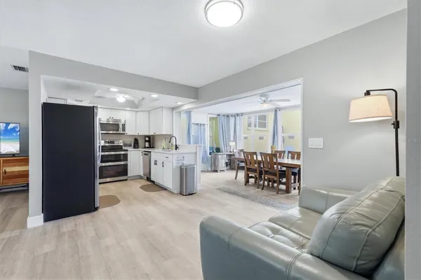 $12,600 | 301 Avenida Madera, Unit B, Sarasota, FL 34242