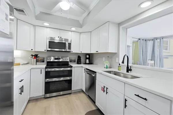 $12,600 | 301 Avenida Madera, Unit B, Sarasota, FL 34242