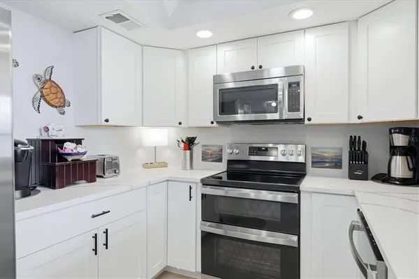 $12,600 | 301 Avenida Madera, Unit B, Sarasota, FL 34242