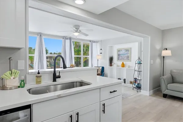 $12,600 | 301 Avenida Madera, Unit B, Sarasota, FL 34242