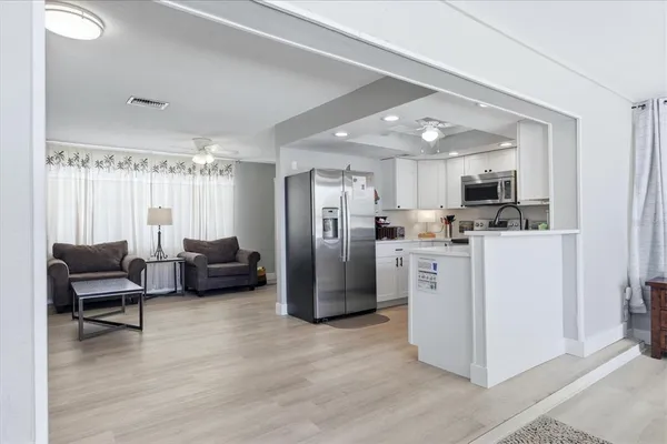 $12,600 | 301 Avenida Madera, Unit B, Sarasota, FL 34242