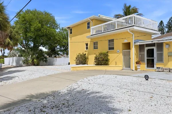$12,600 | 301 Avenida Madera, Unit B, Sarasota, FL 34242