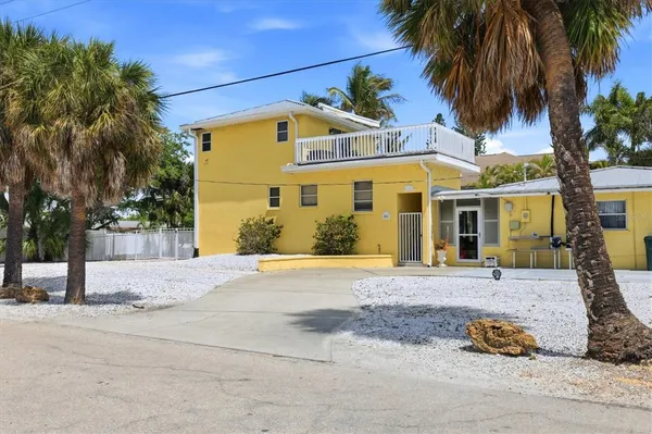 $12,600 | 301 Avenida Madera, Unit B, Sarasota, FL 34242