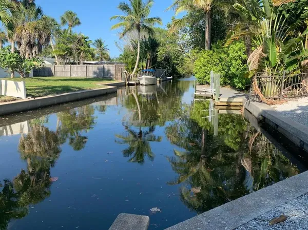 $12,600 | 301 Avenida Madera, Unit B, Sarasota, FL 34242