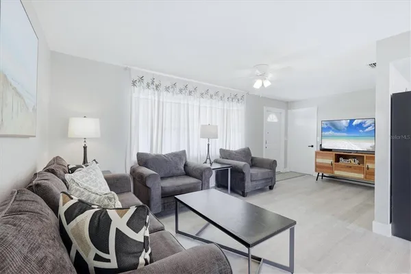 $12,600 | 301 Avenida Madera, Unit B, Sarasota, FL 34242