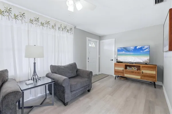 $12,600 | 301 Avenida Madera, Unit B, Sarasota, FL 34242