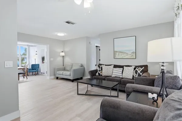 $12,600 | 301 Avenida Madera, Unit B, Sarasota, FL 34242