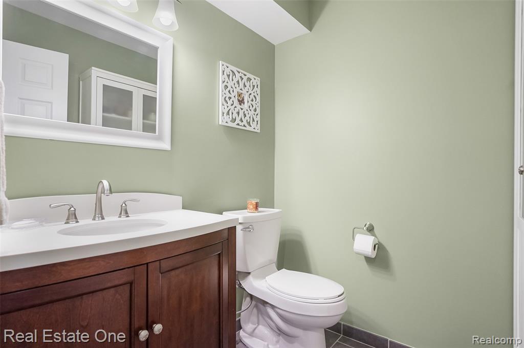 751 Eastbridge Court Rochester Hills, MI 48307 - Photo 4 of 48