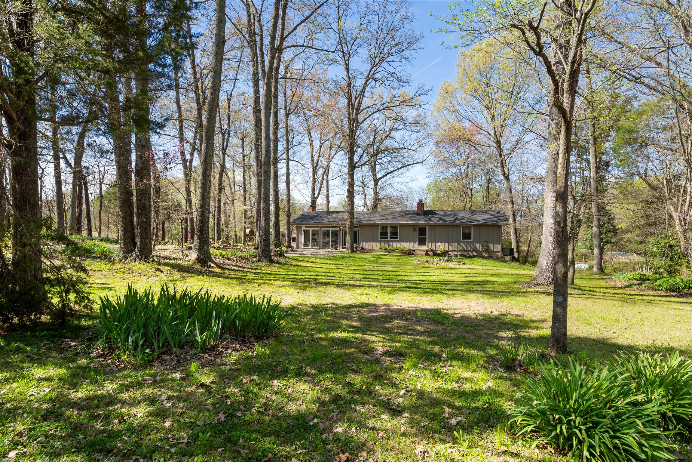 1651 York Road Clarksville, TN 37042 - Photo 4 of 30 Lots of privacy