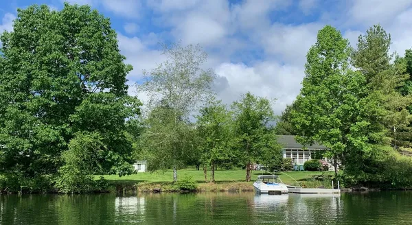 $998,000 | 32 Shore Drive, Tunkhannock, PA 18657