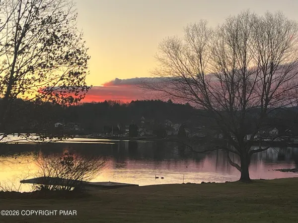 $998,000 | 32 Shore Drive, Tunkhannock, PA 18657