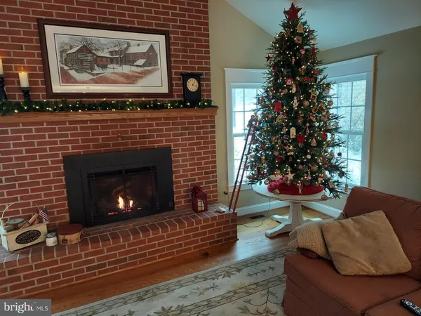 $899,900 | 8 Rolling Farm Court, Baltimore, MD 21228
