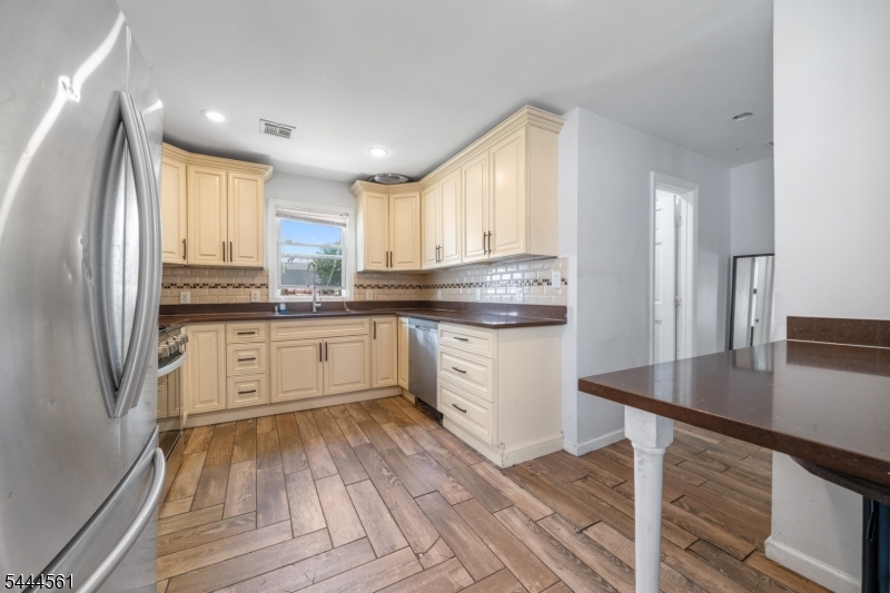73 Raritan Avenue Paterson, NJ 07503 - Photo 6 of 18