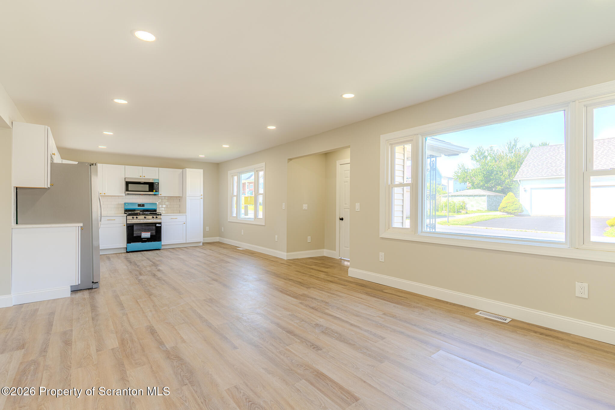 605 Roth Street Moosic, PA 18507 - Photo 4 of 38 PSU07842-HDR