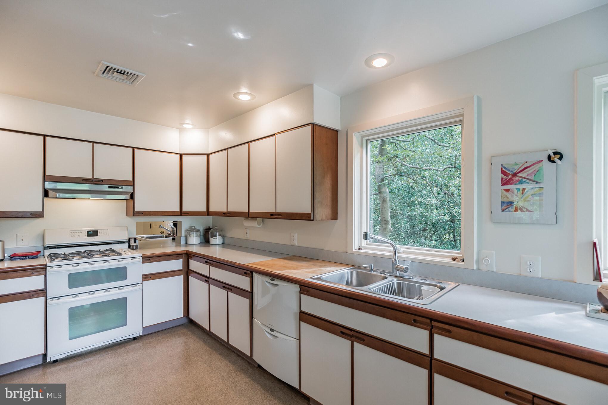 10375 Mackall Road St. Leonard, MD 20685 - Photo 7 of 36 Gallery Image 7