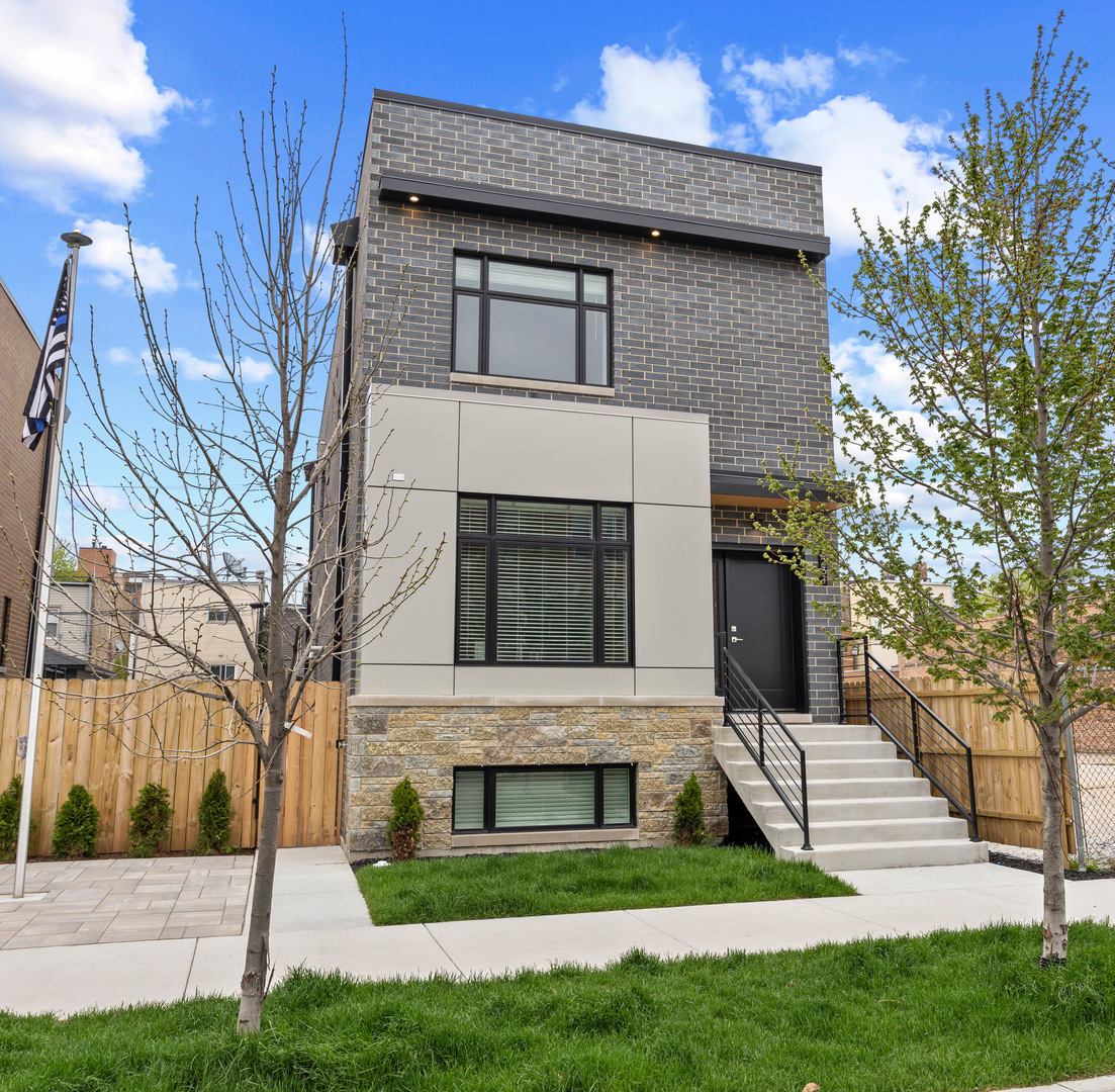 3231 South Shields Avenue Chicago, IL 60616 - Photo 1 of 58 a view of house with yard