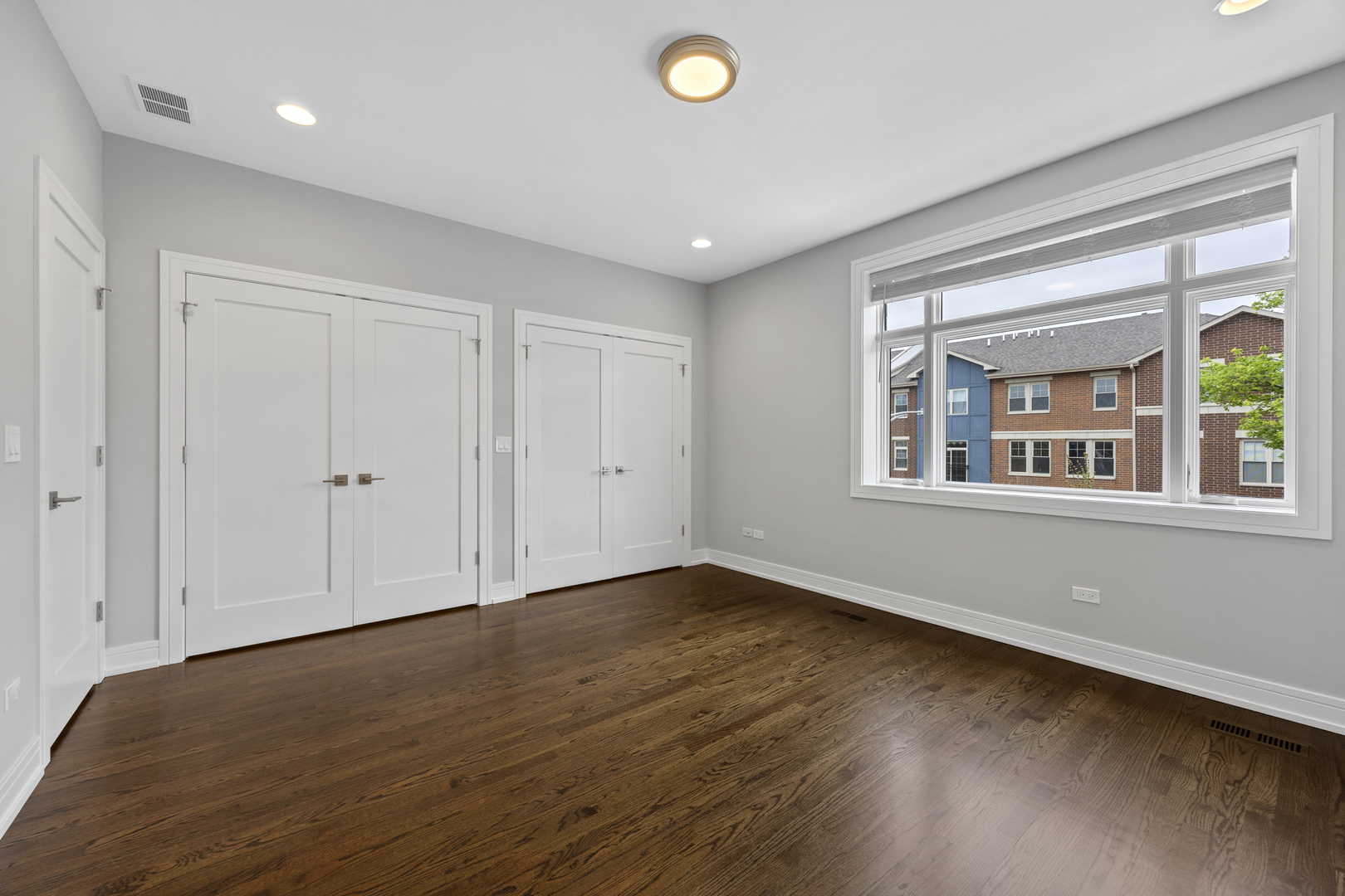3231 South Shields Avenue Chicago, IL 60616 - Photo 24 of 58 a view of empty room with wooden floor and fan